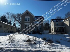 1307 Cedar Ave in Cincinnati, OH - Building Photo