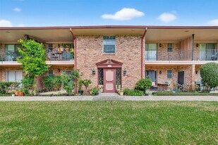 7600 Burgoyne Rd in Houston, TX - Building Photo