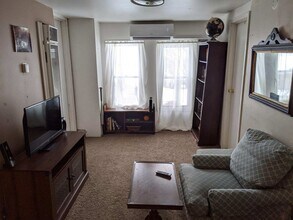11 John St, Unit #2 upstairs apartment in Oswego, NY - Foto de edificio - Building Photo