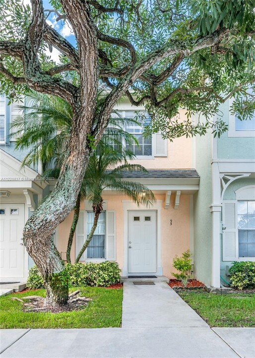 93 Simonton Cir-Unit -93 in Weston, FL - Building Photo