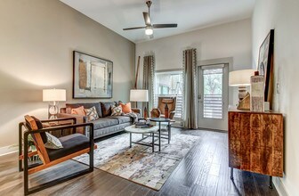 Alexan Lower Greenville in Dallas, TX - Foto de edificio - Building Photo