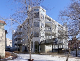 Crofton House in Edmonton, AB - Building Photo