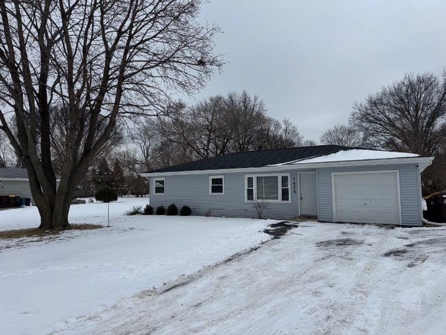 property at 1415 Hackberry Ln