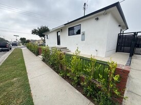 11905 Freeman Ave in Hawthorne, CA - Building Photo