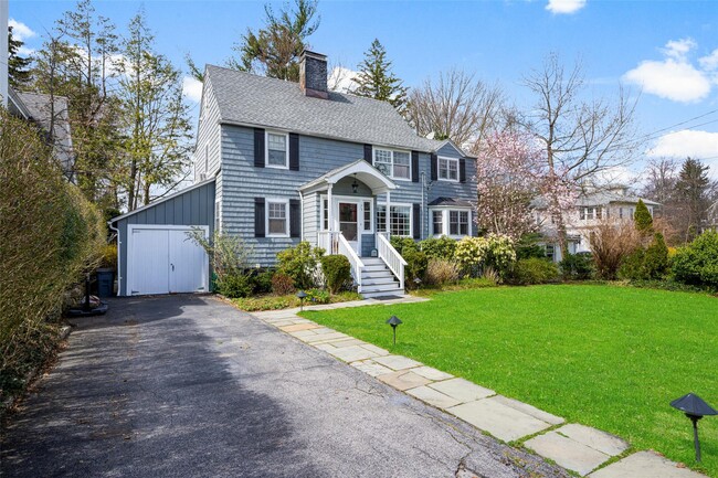 75 Fernwood Rd in Larchmont, NY - Building Photo - Building Photo