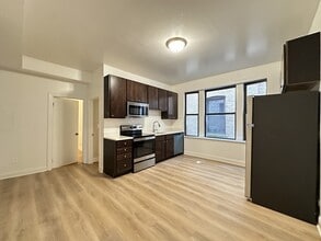 2323 N Kedzie Blvd in Chicago, IL - Building Photo - Building Photo