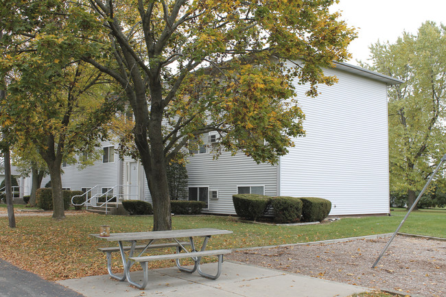 Northline Terrace in Mendota, IL - Building Photo - Building Photo