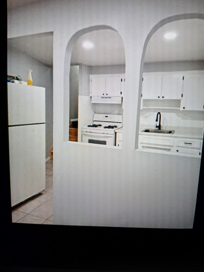 8410 153rd Ave, Unit Studio in Howard Beach, NY - Building Photo - Building Photo