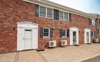 20 Indian Ave-Unit -14 in Portsmouth, RI - Foto de edificio - Building Photo