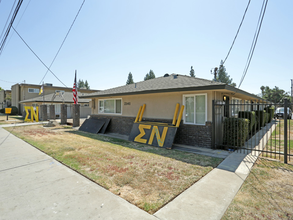 2141-2157 E Shaw Ave in Fresno, CA - Foto de edificio