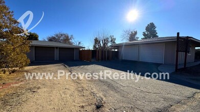 10011 Alta Mesa Ave in Phelan, CA - Building Photo - Building Photo