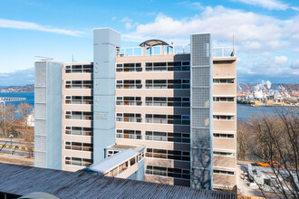 Sky Terrace Condos in Tacoma, WA - Foto de edificio - Building Photo