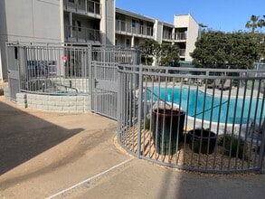 135 S Sierra Ave, Unit 14 in Solana Beach, CA - Building Photo - Building Photo