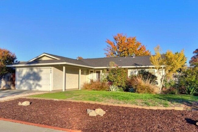 property at 905 Valley Oak Dr