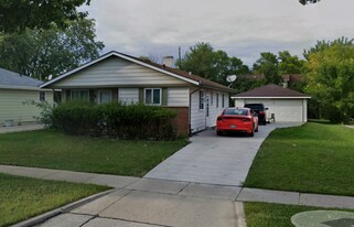 7710 W Green Tree Rd in Milwaukee, WI - Building Photo