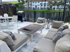 8779 NW 98th Ave in Doral, FL - Building Photo - Building Photo