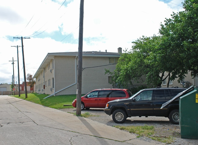 1754 Grange Ave in Racine, WI - Foto de edificio - Building Photo