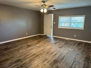 825 S Cherokee St in Girard, KS - Building Photo - Building Photo