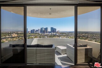 10560 Wilshire Blvd in Los Angeles, CA - Building Photo - Building Photo