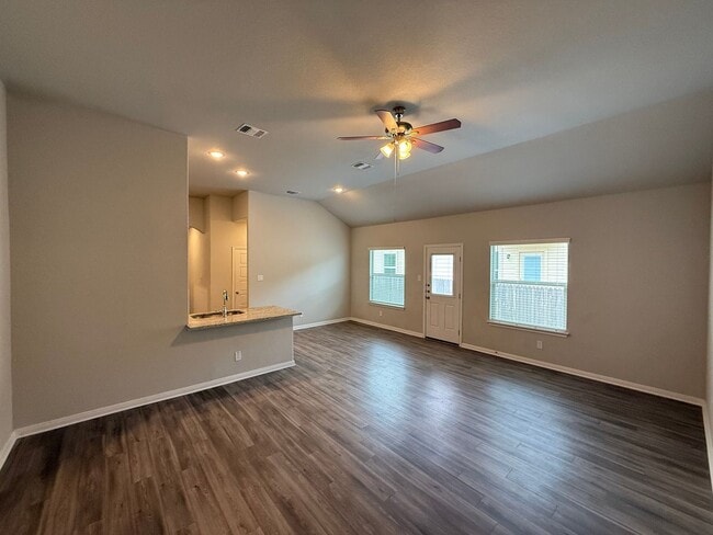 357 Emma Dr in New Braunfels, TX - Building Photo - Building Photo