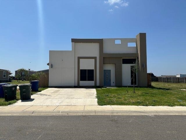 2811 Lavanda Dr in Laredo, TX - Building Photo