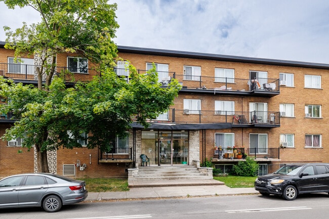 490 Chomedey Boul