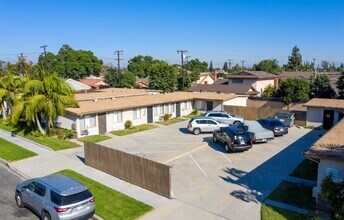 Elmcroft in Norwalk, CA - Foto de edificio - Building Photo