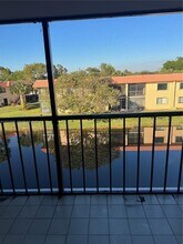 200 Lakeview Dr in Weston, FL - Building Photo - Building Photo