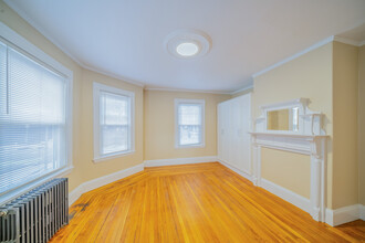 1588 Cambridge St, Unit 6A in Cambridge, MA - Foto de edificio - Building Photo