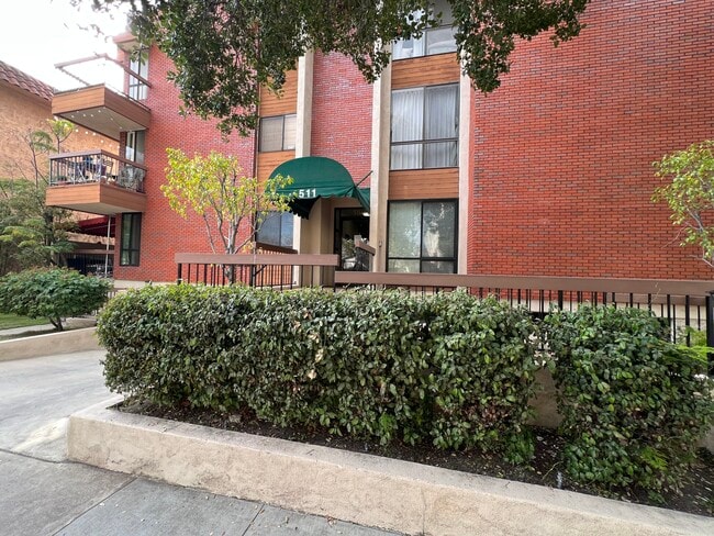 511 N Jackson St, Unit #104 in Glendale, CA - Building Photo - Building Photo