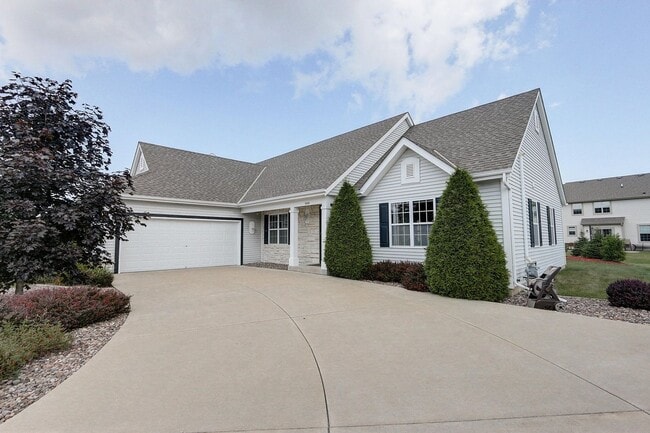 property at 5334 W Highlands Ct