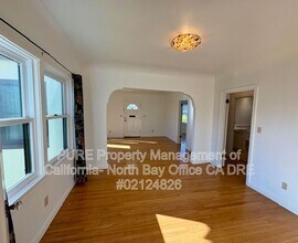 400 Upham St in Petaluma, CA - Building Photo - Building Photo