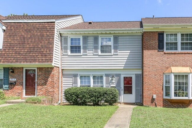 307 Ellery Ct in Fredericksburg, VA - Foto de edificio - Building Photo