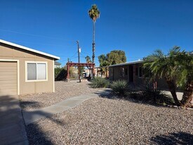 305 Santa Cruz Ave in Bullhead City, AZ - Building Photo