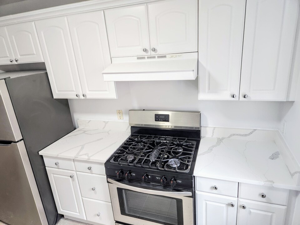51 Davis Ave in White Plains, NY - Building Photo