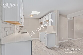 4539 S Camino Barrera in Tucson, AZ - Building Photo - Building Photo