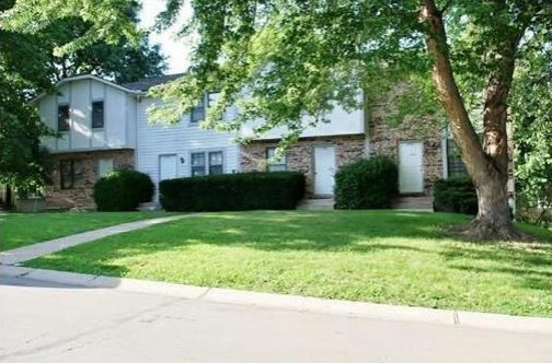 1002 NE 2nd St in Blue Springs, MO - Building Photo