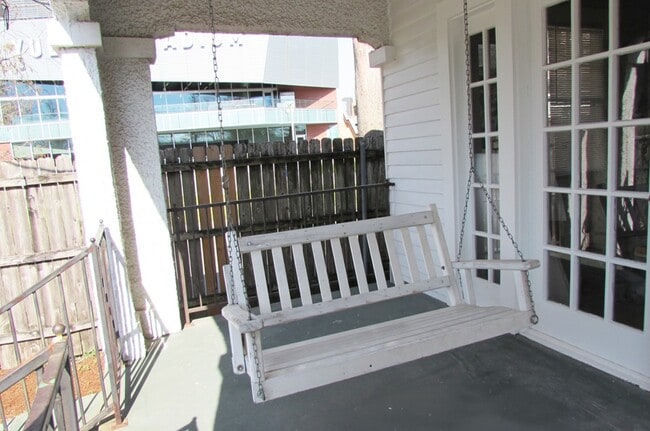 6321 S Prieur St in New Orleans, LA - Foto de edificio - Building Photo