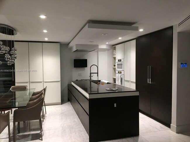 177 Ocean Ln Dr in Key Biscayne, FL - Building Photo - Building Photo