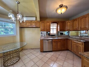 65-20 181st St in Queens, NY - Building Photo - Building Photo