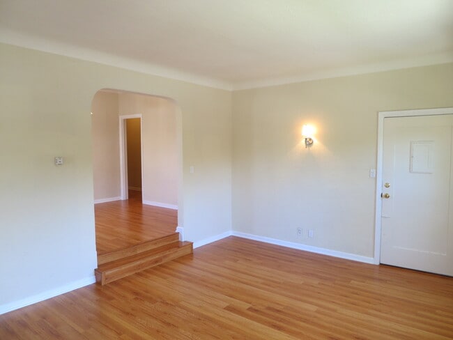 5105 W 20th St, Unit #4 in Los Angeles, CA - Foto de edificio - Building Photo