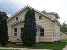 2041 Charles St in La crosse, WI - Building Photo