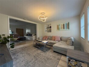 5371 N Bay Rd in Miami Beach, FL - Building Photo - Building Photo