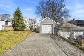 1169 Chalkstone Ave in Providence, RI - Foto de edificio - Building Photo