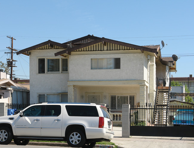 820 N Edgemont St in Los Angeles, CA - Building Photo - Building Photo