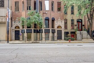 20 W Ontario St, Unit 400 in Chicago, IL - Building Photo - Building Photo