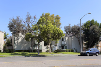 533-537 W Broadway in Anaheim, CA - Building Photo - Building Photo