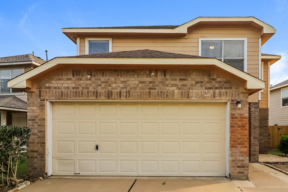 7423 Village Lake Dr in Cypress, TX - Building Photo