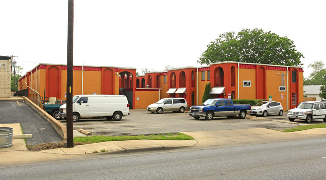 Carlton Courtyard in Austin, TX - Building Photo - Building Photo