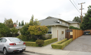 421 Paula Ct in Santa Clara, CA - Foto de edificio - Building Photo